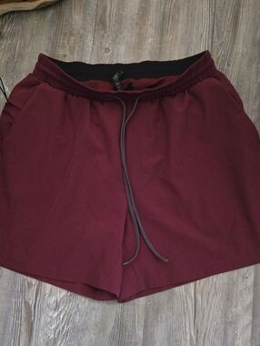 lululemon athletica Men's Maroon Athletic Shorts with Drawstring